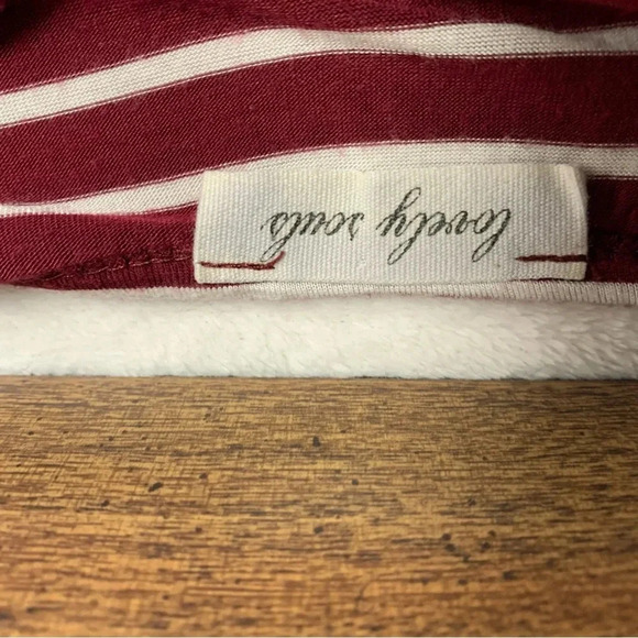 Lovely Souls size large top lace shoulders burgundy/white stripes side tie - Picture 5 of 7